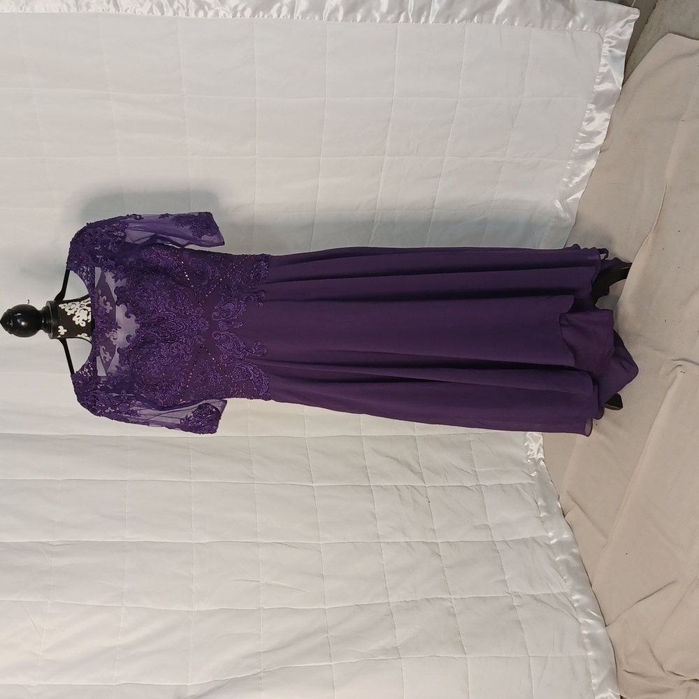Fabulous Novia Plum Evening dress for Weddings, Prom, Bridesmaid, M.O.B